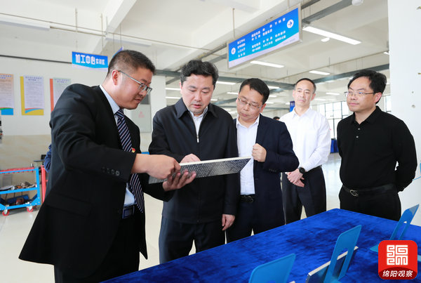 2021年4月23日 羅增斌在三臺職業技術學校調研（記者 賴杰 攝）.jpg