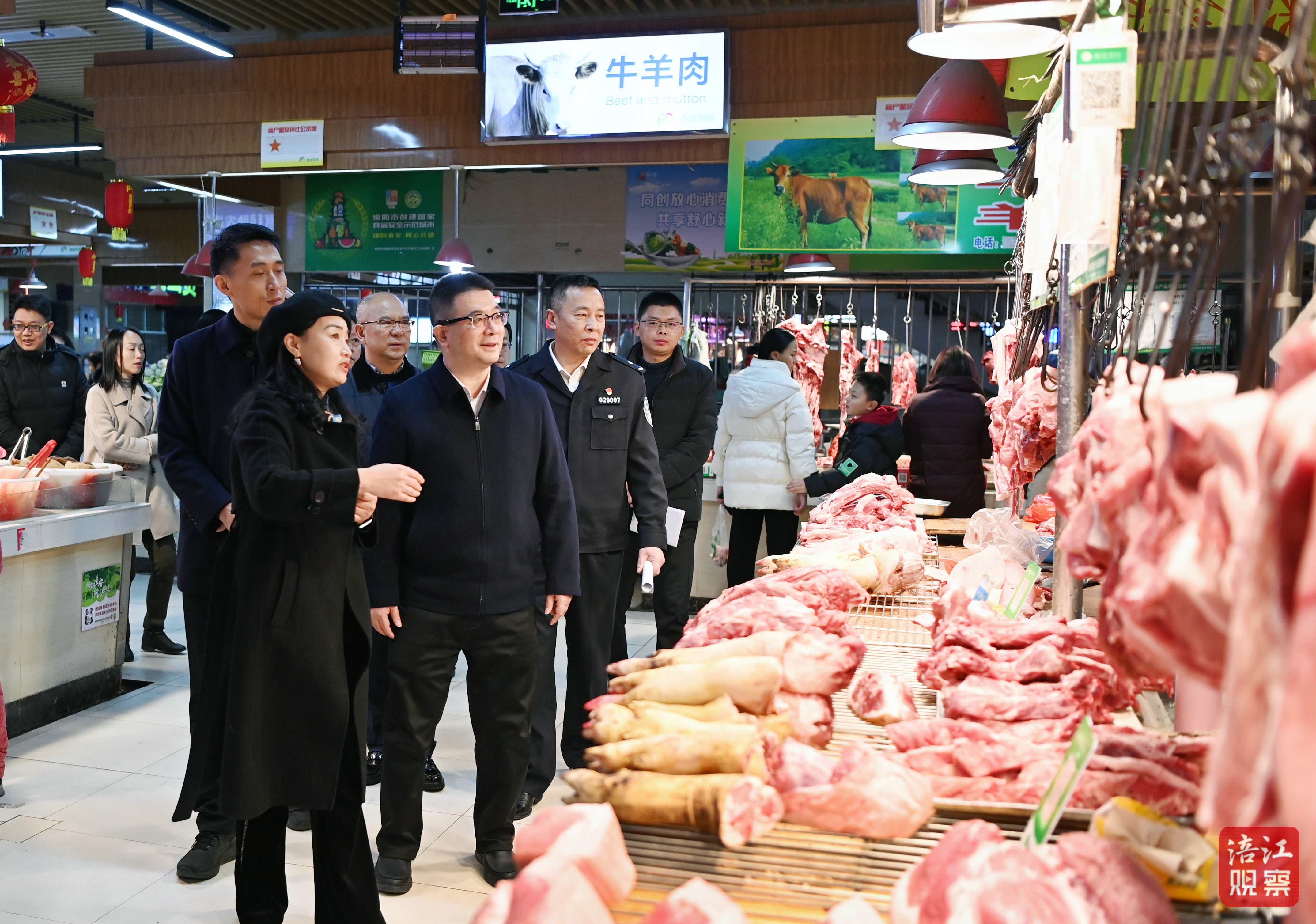 2025年1月27日，李云檢查節日供應、安全穩定工作‘，慰問一線職工8  張莉 攝.jpg